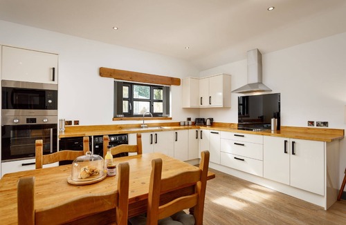 Penhallow Cottage | The Stables - Spacious Cottage with Hot Tub