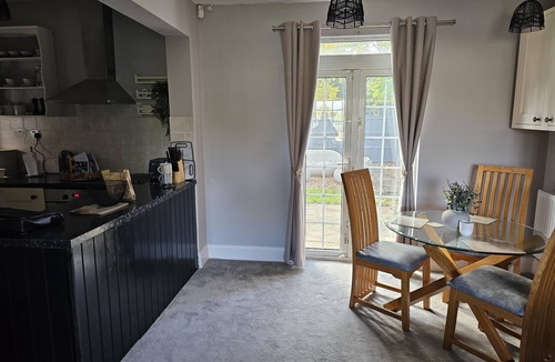 Chapeltown House | The Sweetbriar Cottage 3 bedroom house in Leeds