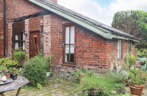 Warrington Cottage | THE TOOLSHED, romantic, character holiday cottage in Birchwood