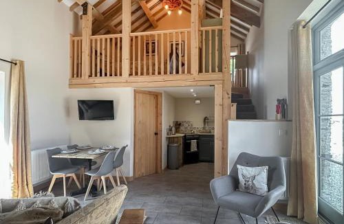 Brayford House | The Tractor Barn - Uk49678