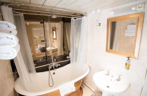 Carlton-in-Cleveland Hotel | The Treebridge Hotel