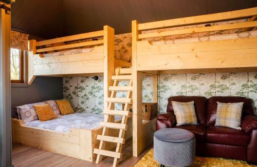 Old Leake Ski Chalet | The Treehouse - Sleeps 4