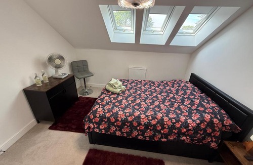 High Wycombe House | The Trinity - Double Room Suite 1 with Study and En-suite