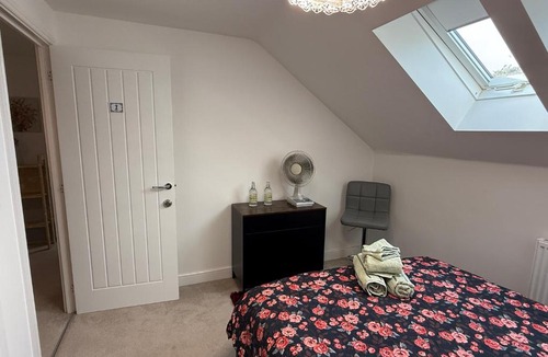 High Wycombe House | The Trinity - Double Room Suite 1 with Study and En-suite