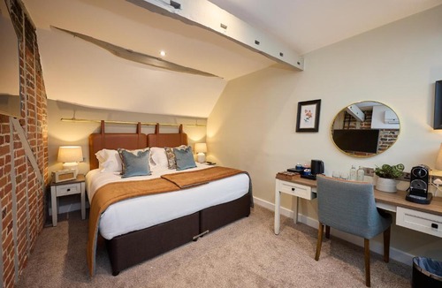 Ampthill Hotel | The White Hart, Ampthill, Bedfordshire - Acorn Pubs