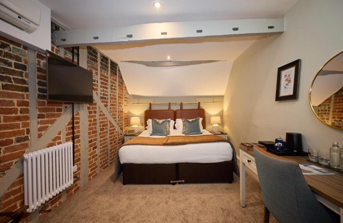 Ampthill Hotel | The White Hart, Ampthill, Bedfordshire - Acorn Pubs