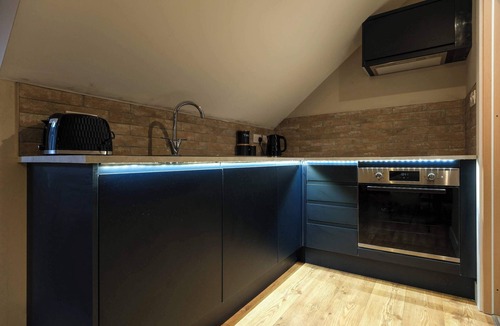 Bradley Stoke Apartment | The Willow - Studio 33