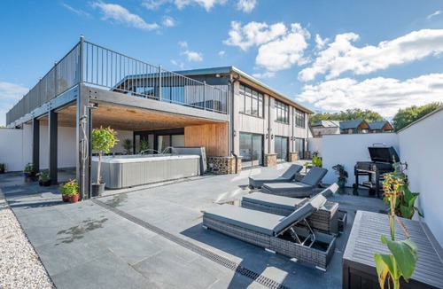 Pancrasweek House | This conversion offers a masterclass in high-end coastal living
