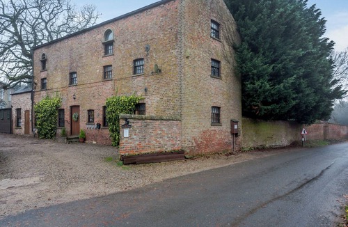 Bilbrough Cottage | This peaceful position is surrounded by beautiful countryside and walks.