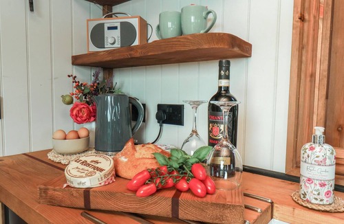Great Fryup Dale Cottage | THISTLEWOODS SHEPHERDS HUT, romantic, with a garden in Glaisdale