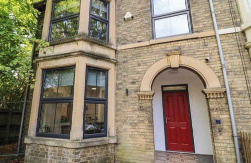 Peterborough Cottage | THREE, romantic in Peterborough