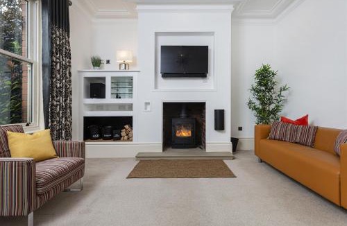 Middlestown House | Thrushley Cottage - sleeps 7 - with roof terrace