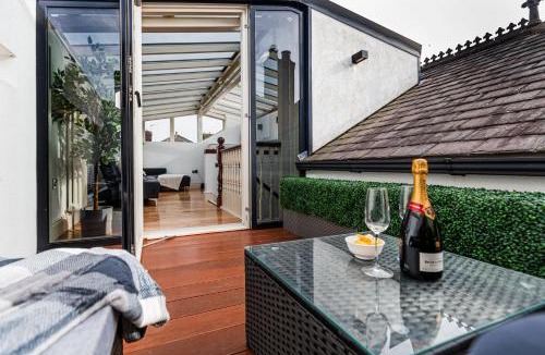 Middlestown House | Thrushley Cottage - sleeps 7 - with roof terrace