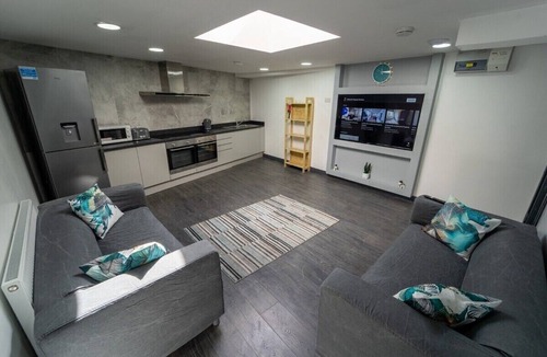 Selly Oak Apartment | Top floor cosy studio!