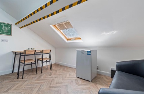 Ilkeston Apartment | Top Floor Studio Apartment E with Skylight & Fast WiFi in Ilkeston