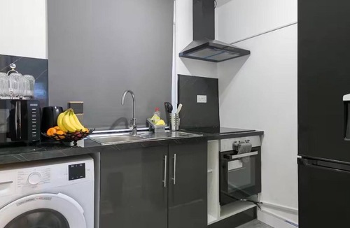 Thornton Heath Apartment | Tos Luxury Modern Private Studio