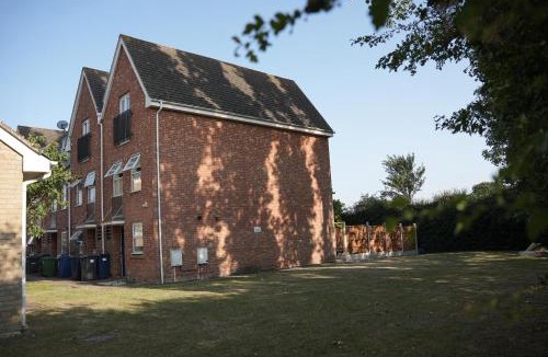 Eaton Socon House | Town Centre spacious 4 bed town house