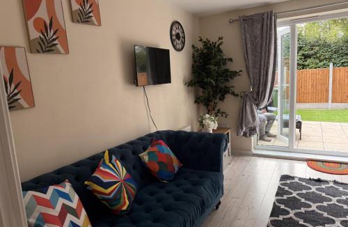 Eaton Socon House | Town Centre spacious 4 bed town house