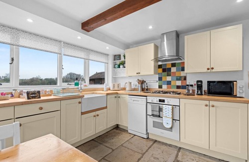 Cutsdean House | Traditional Cotswold escape with garden and fireplace