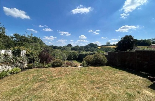 Cutsdean House | Traditional Cotswold escape with garden and fireplace