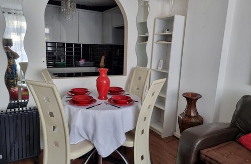 Edgware Apartment | Tranquil City Escape in Edgware - 1 Bed Apartment