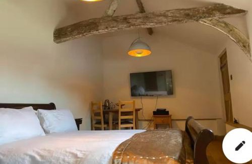 Sherborne St. John Apartment | Tranquil detached barns in Sherborne St John