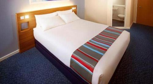 Pont Yates Hotel | Travelodge Llanelli Central