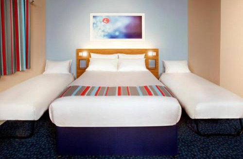 Pont Yates Hotel | Travelodge Llanelli Central