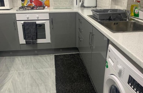 Burnley Apartment | Travis House Three Luxury Modern Living free WiFi