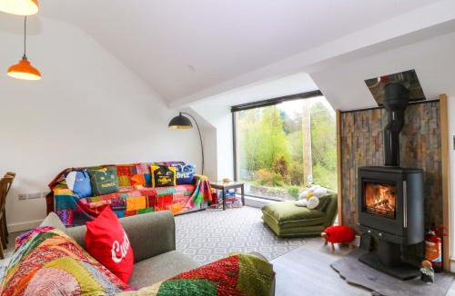 Brynrefail House | Trwyn Cam