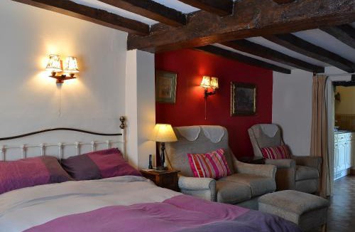Romsey House | Tudor Cottage Studio