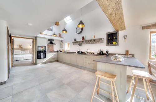 Knowstone House | Tumbledown Barn