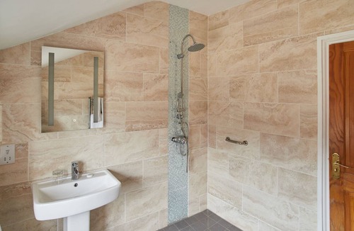 Hickling Bed & Breakfast | Twin Wet Room Disabled Access @ The Dairy Barns