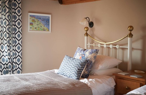 Hickling Bed & Breakfast | Twin Wet Room Disabled Access @ The Dairy Barns