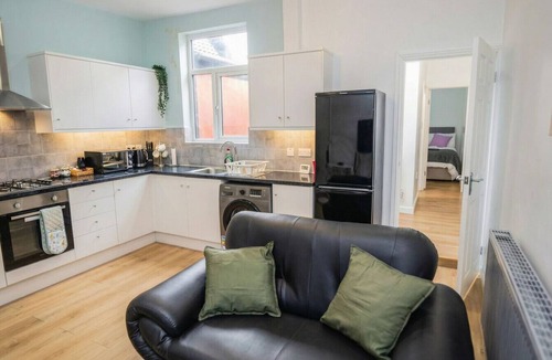 Manchester Apartment | Two-bedroom base with wifi, Ethernet and easy access