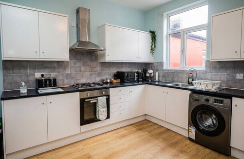 Manchester Apartment | Two-bedroom base with wifi, Ethernet and easy access