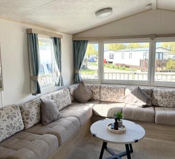 Crowle Other | Two Bedroom Caravan with WiFi on 7 Lakes Country Park