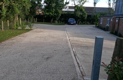 Malmesbury Apartment | Two Birds Accommodation