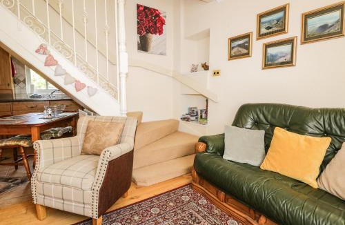 Ambleside House | Two Tweenways