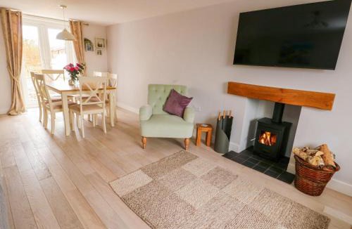 Llanfaelog House | Ty Bach