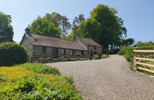 Llangybi House | Ty Barcud