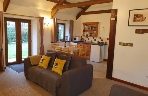 Llangybi House | Ty Barcud