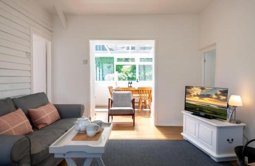Bodorgan House | Ty Capel Bach