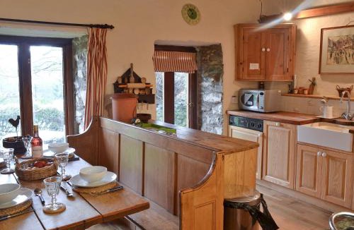 Llandyssiliogogo House | Ty Christian