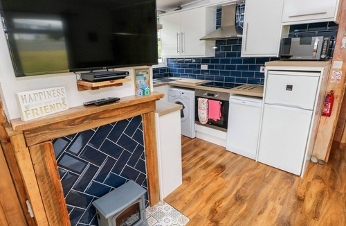 Roch Cottage | TY HAF, romantic, character holiday cottage, with a garden in Roch