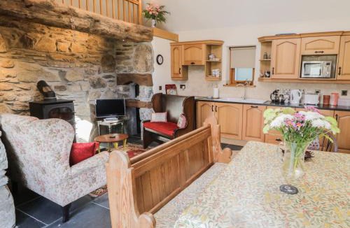 Penrhyndeudraeth House | Ty Hir