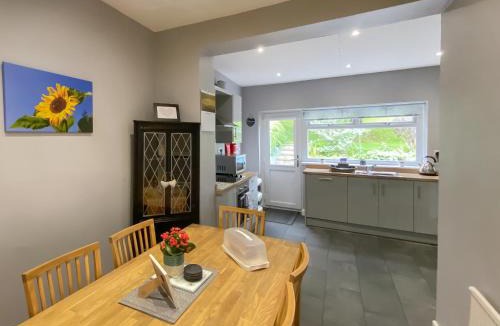 Craig Cefn Parc House | Ty Howton