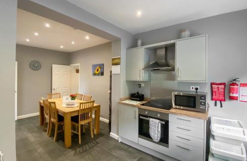 Craig Cefn Parc House | Ty Howton