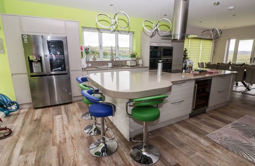 Llanmorlais Cottage | TY MARLYN, pet friendly, luxury holiday cottage in Crofty