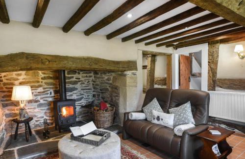Acrefair House | Ty-Ucha Cottage